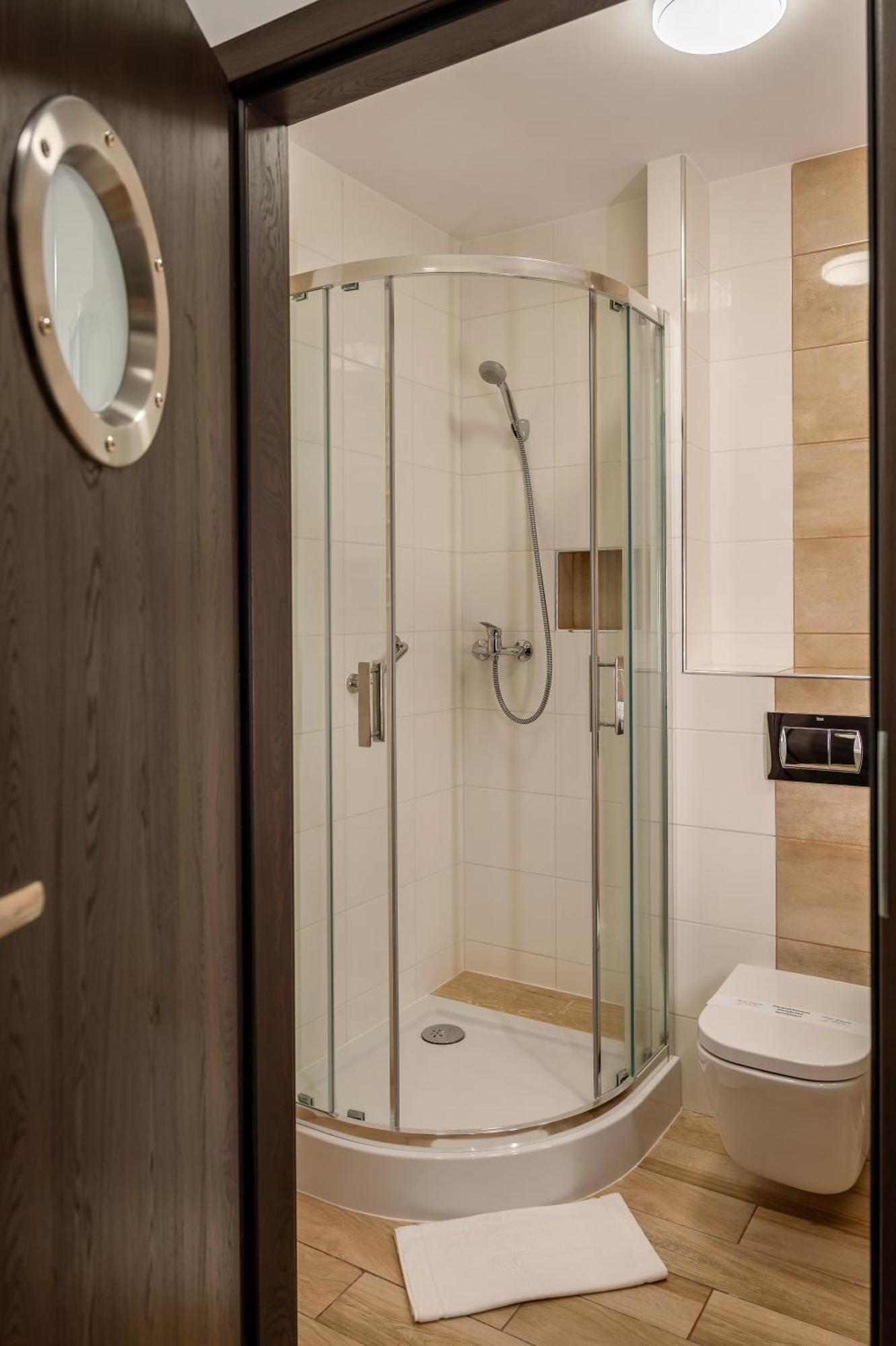Hotel Dworski Galaktyczny Park Warzymice Екстер'єр фото