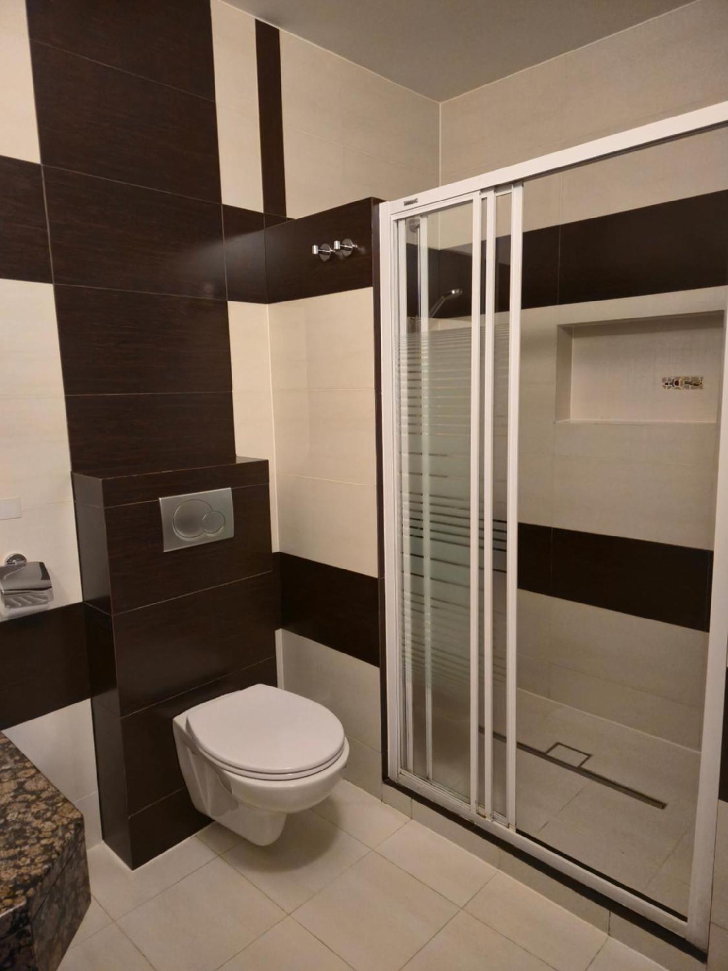 Hotel Dworski Galaktyczny Park Warzymice Екстер'єр фото