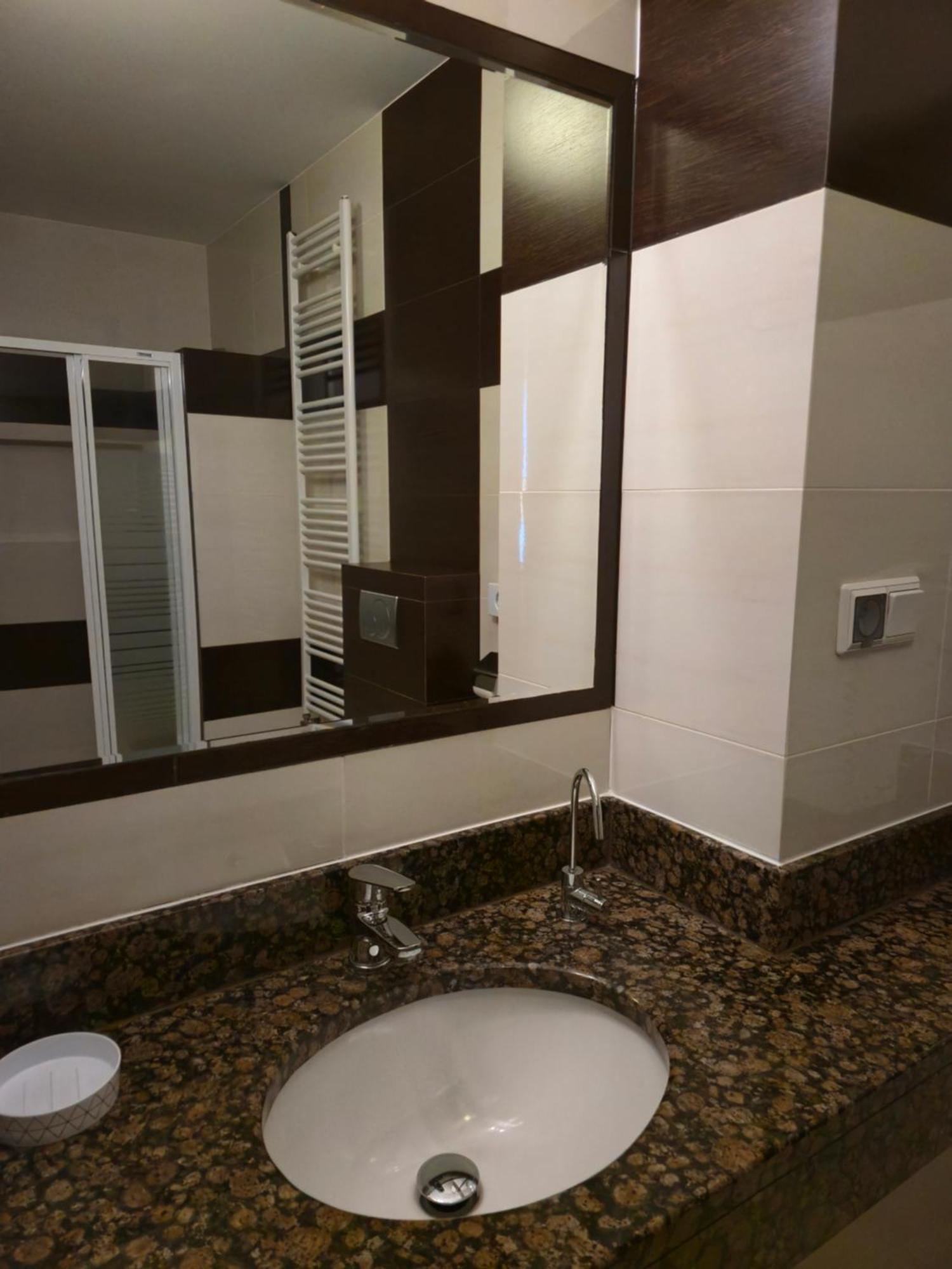 Hotel Dworski Galaktyczny Park Warzymice Екстер'єр фото