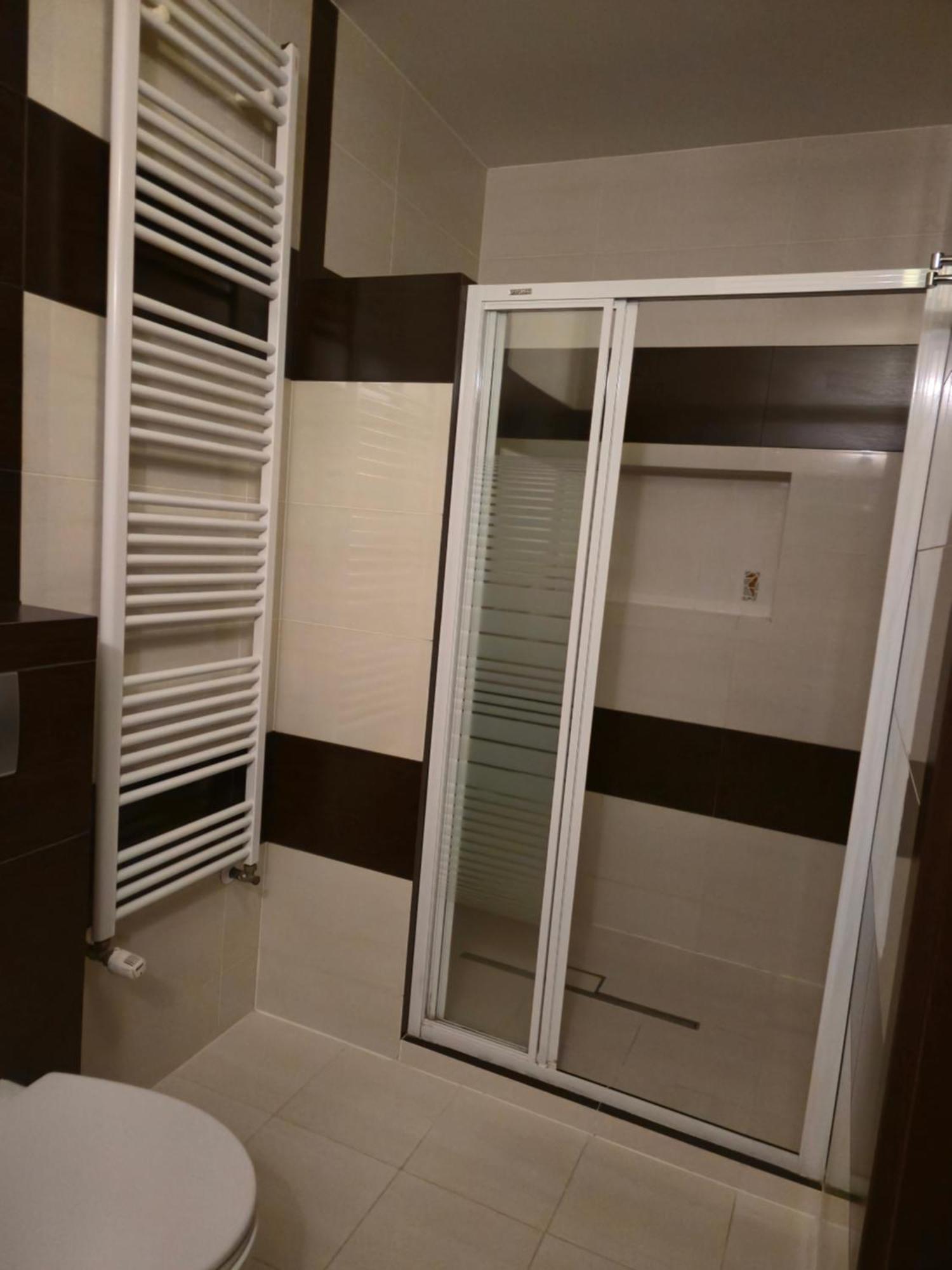 Hotel Dworski Galaktyczny Park Warzymice Екстер'єр фото