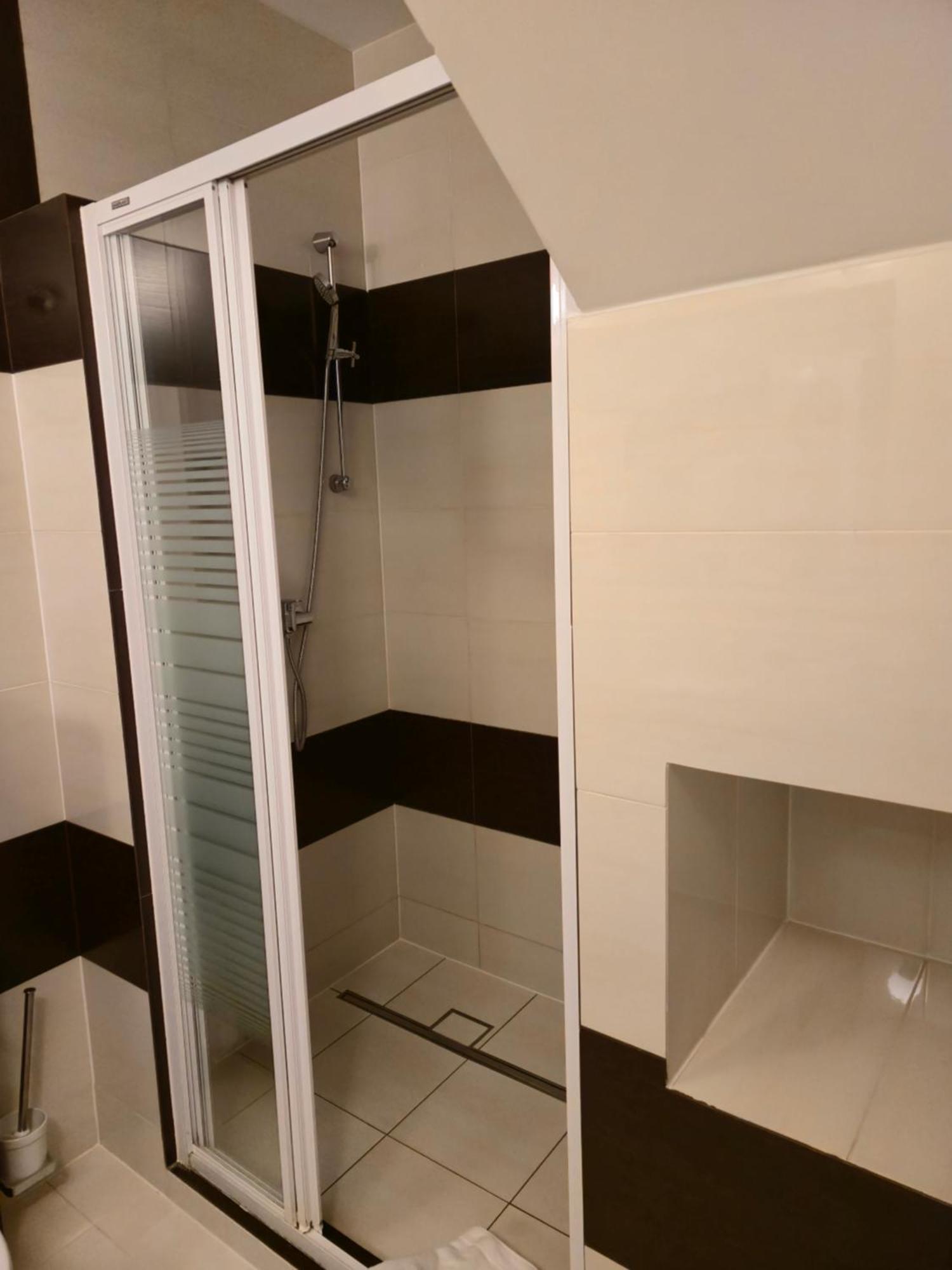 Hotel Dworski Galaktyczny Park Warzymice Екстер'єр фото