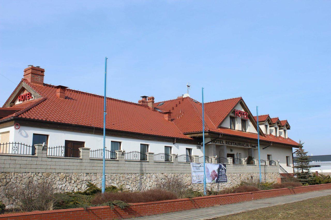 Hotel Dworski Galaktyczny Park Warzymice Екстер'єр фото