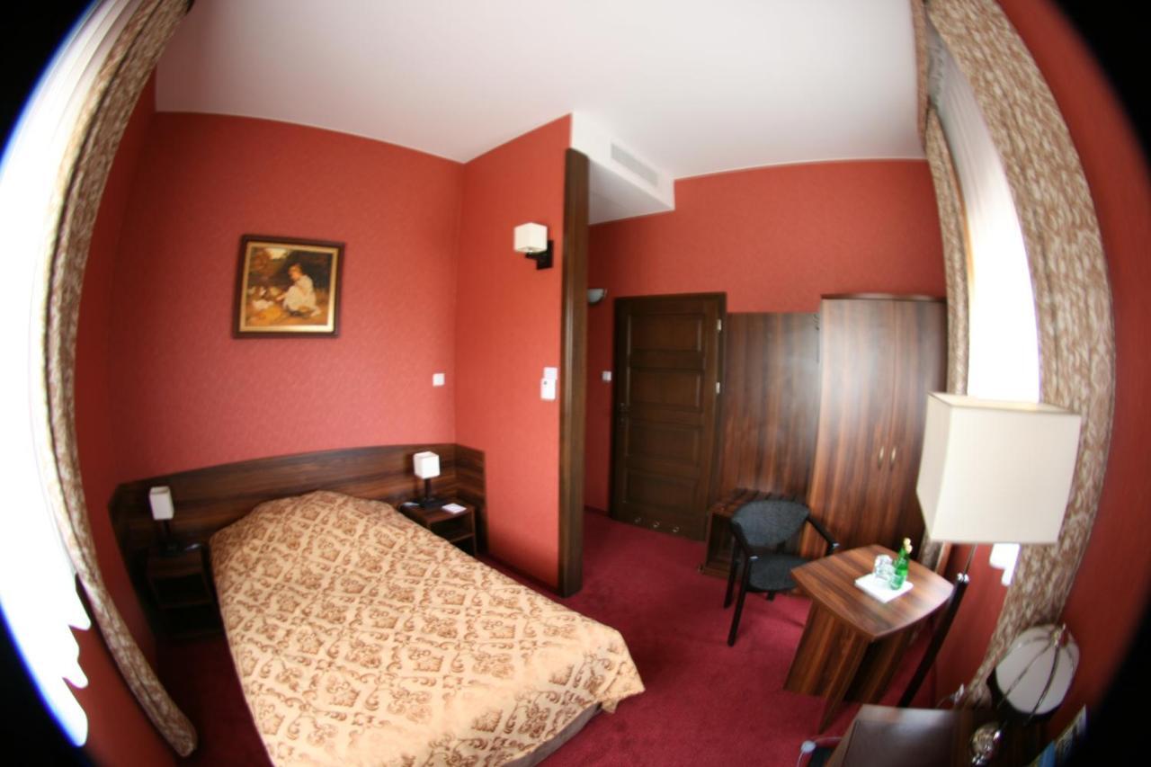 Hotel Dworski Galaktyczny Park Warzymice Номер фото